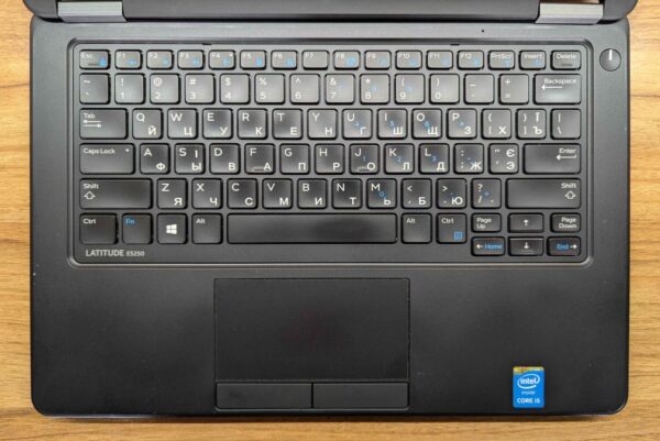 Нетбук Б-клас Dell Latitude E5250 / 12.5" (1366x768) TN / Intel Core i5-4210U (2 (4) ядра по 1.7 - 2.7 GHz) / 8 GB DDR3 / 240 GB SSD / Intel HD Graphics 4400 / WebCam / Windows 10 - Зображення 3