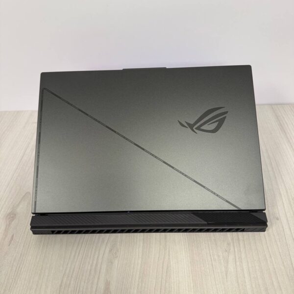 Ігровий ноутбук Asus ROG Strix G18 G814JV / 18" (2560x1600) IPS / Intel Core i7-13650HX (14 (20) ядра по 2.6 - 4.9 GHz) / 16 GB DDR5 / 256 GB SSD + 512 GB SSD / nVidia GeForce RTX 4060, 8 GB GDDR6, 128-bit / WebCam - Зображення 3