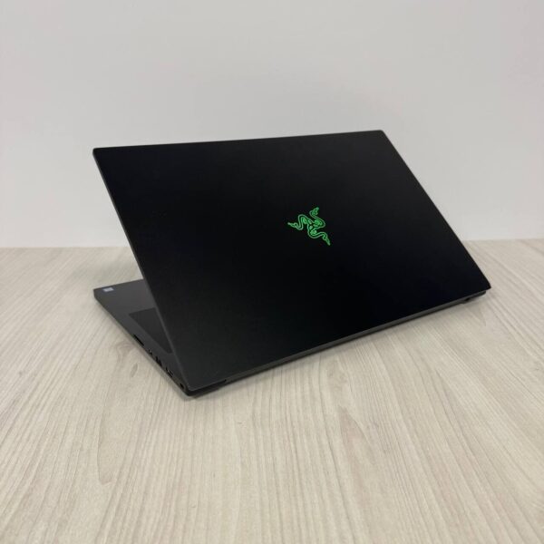 Ігровий ноутбук Б-клас Razer Blade 17 RZ09-0314 / 17.3" (1920x1080) IPS / Intel Core i7-9750H (6 (12) ядра по 2.6 - 4.5 GHz) / 16 GB DDR4 / 1000 GB SSD NVMe / nVidia GeForce RTX 2070 Max-Q, 8 GB GDDR6, 256-bit / WebCam - Зображення 6