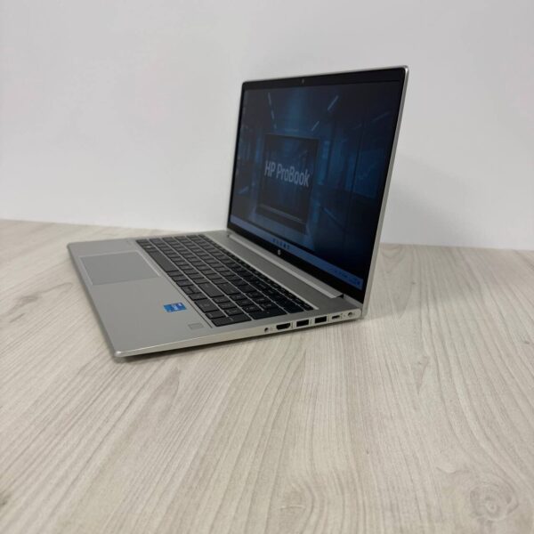 Ультрабук Б-клас HP ProBook 450 G8 / 15.6" (1920x1080) IPS / Intel Core i5-1135G7 (4 (8) ядра по 2.4 - 4.2 GHz) / 8 GB DDR4 / 256 GB SSD NVMe / Intel Iris Xe Graphics / WebCam - Зображення 5