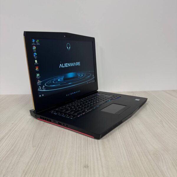 Ігровий ноутбук Б-клас Dell Alienware 15 R3 / 15.6" (1920x1080) IPS / Intel Core i7-7700HQ (4 (8) ядра по 2.8 - 3.8 GHz) / 16 GB DDR4 / 128 GB SSD M.2 + 1000 GB HDD / nVidia GeForce GTX 1060, 6 GB GDDR5, 192-bit / WebCam - Зображення 4