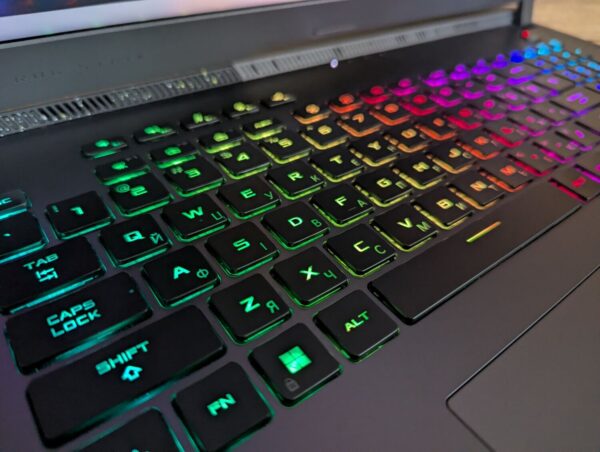 Ігровий ноутбук Asus ROG Strix G713PI / 17.3" (2560x1440) IPS / AMD Ryzen 9 7945HX (16 (32) ядер по 2.5 - 5.4 GHz) / 32 GB DDR5 / 1000 GB SSD / nVidia GeForce RTX 4070, 8 GB GDDR6, 128-bit / WebCam / Windows 11 - Зображення 7