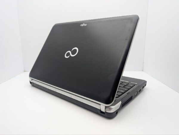 Ноутбук Fujitsu LifeBook LH531 / 14" (1366x768) TN / Intel Core i5-2430M (2 (4) ядра по 2.4 - 3.0 GHz) / 6 GB DDR3 / 500 GB HDD / Intel HD Graphics 3000 / WebCam / DVD-ROM - Зображення 7