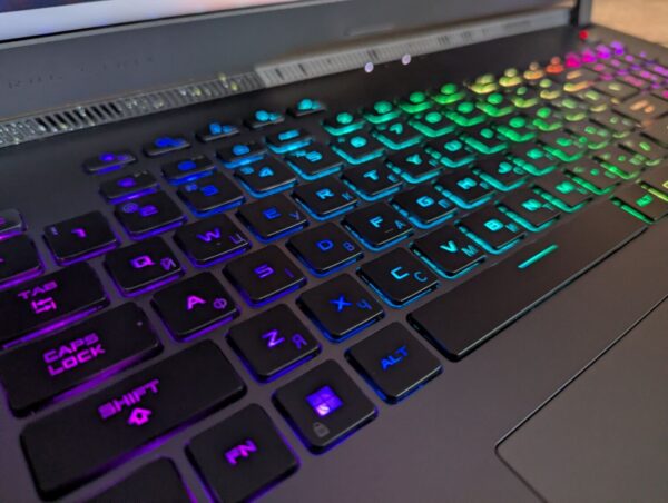 Ігровий ноутбук Asus ROG Strix G713PI / 17.3" (2560x1440) IPS / AMD Ryzen 9 7945HX (16 (32) ядер по 2.5 - 5.4 GHz) / 32 GB DDR5 / 1000 GB SSD / nVidia GeForce RTX 4070, 8 GB GDDR6, 128-bit / WebCam / Windows 11 - Зображення 6
