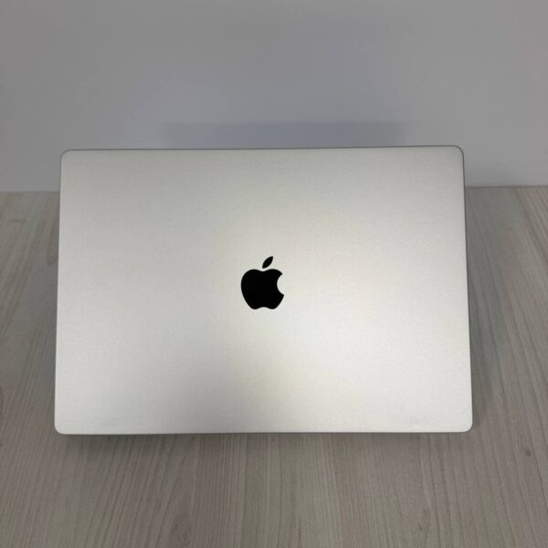 Ультрабук Б-клас Apple MacBook Pro 16 A3403 (2024) / 16.2" (3456x2234) IPS / Apple M4 Pro (14 ядер по 2.6 - 4.5 GHz) / 24 GB DDR5 / 500 GB SSD / Apple M4 Pro Graphics / WebCam / MacOS - Зображення 3