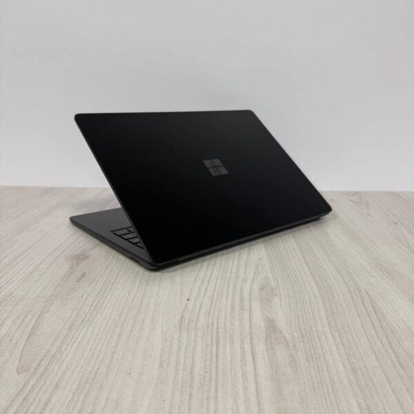 Ультрабук Microsoft Surface Laptop 6 / 13.5" (2256x1504) IPS Touch / Intel Core Ultra 7 165H (16 (22) ядер по 3.8 - 5.0 GHz) / 16 GB DDR5 / 512 GB SSD NVMe / Intel Arc Graphics / WebCam - Зображення 6