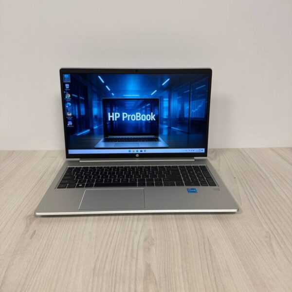 Ультрабук Б-клас HP ProBook 450 G8 / 15.6" (1920x1080) IPS / Intel Core i5-1135G7 (4 (8) ядра по 2.4 - 4.2 GHz) / 8 GB DDR4 / 256 GB SSD NVMe / Intel Iris Xe Graphics / WebCam - Зображення 2