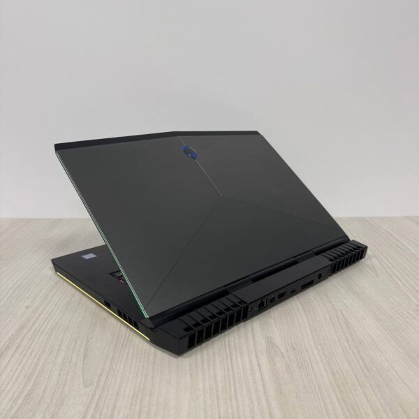 Ігровий ноутбук Б-клас Dell Alienware 15 R3 / 15.6" (1920x1080) IPS / Intel Core i7-7700HQ (4 (8) ядра по 2.8 - 3.8 GHz) / 16 GB DDR4 / 128 GB SSD M.2 + 1000 GB HDD / nVidia GeForce GTX 1060, 6 GB GDDR5, 192-bit / WebCam - Зображення 6