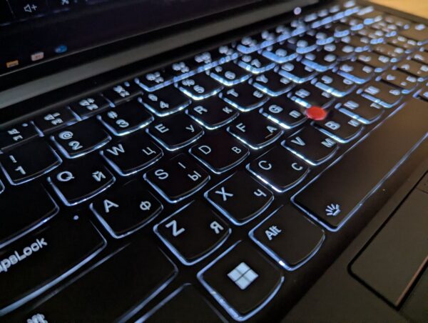 Ультрабук Lenovo ThinkPad X1 Carbon Gen9 / 14" (3840x2400) IPS / Intel Core i7-1185G7 (4 (8) ядра по 3.0 - 4.8 GHz) / 32 GB DDR4 / 512 GB SSD / Intel Iris Xe Graphics / WebCam / Windows 10 - Зображення 6