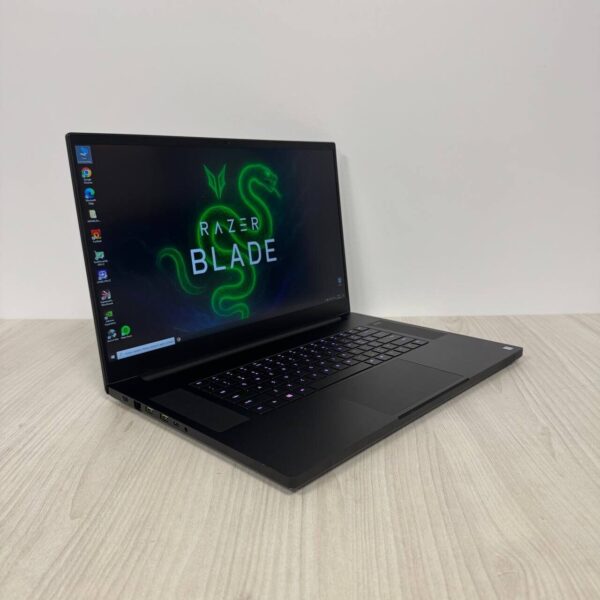 Ігровий ноутбук Б-клас Razer Blade 17 RZ09-0314 / 17.3" (1920x1080) IPS / Intel Core i7-9750H (6 (12) ядра по 2.6 - 4.5 GHz) / 16 GB DDR4 / 1000 GB SSD NVMe / nVidia GeForce RTX 2070 Max-Q, 8 GB GDDR6, 256-bit / WebCam - Зображення 4
