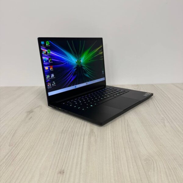 Ігровий ультрабук Razer Blade 14 RZ09-0427 / 14" (2560x1440) IPS / AMD Ryzen 9 6900HX (8 (16) ядер по 3.3 - 4.9 GHz) / 16 GB DDR5 / 1000 GB SSD NVMe / nVidia GeForce RTX 3080 Ti, 16 GB GDDR6, 256-bit / WebCam - Зображення 4