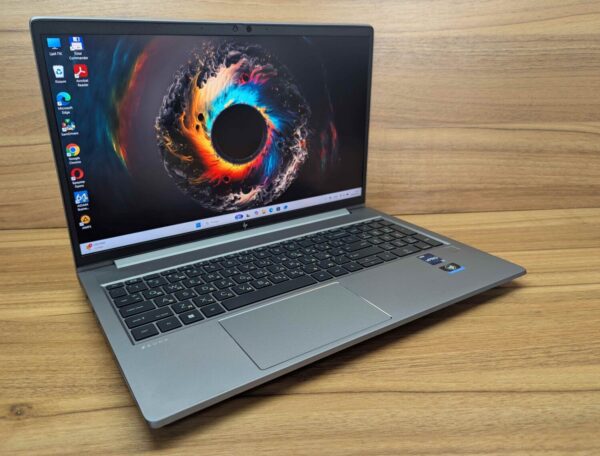 Мобільна робоча станція Б-клас HP zBook Power G9 / 15.6" (1920x1080) IPS / Intel Core i7-12800H (14 (20) ядер по 3.7 - 4.8 GHz) / 32 GB DDR5 / 512 GB SSD / nVidia RTX A1000, 4 GB GDDR6, 128-bit / WebCam / TouchID / Windows 11 - Зображення 3