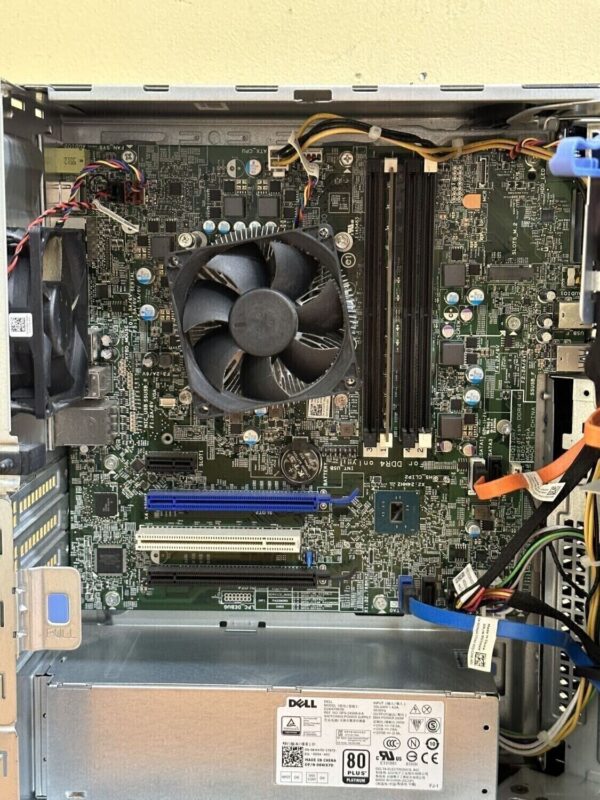 Комп'ютер Dell OptiPlex 7040 Tower / Intel Core i5-6500 (4 ядра по 3.2 -3.6 GHz) / 16 GB DDR4 / 500 GB SSD / Intel HD Graphics 530 / 240W / DVD-RW / DisplayPort / HDMI - Зображення 9
