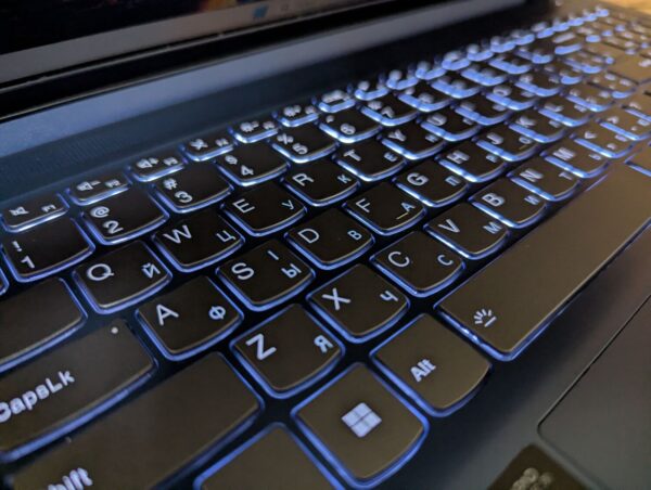 Ультрабук Б-клас Lenovo IdeaPad Slim3 15IRU9 / 15.6" (1920x1080) IPS / Intel Core 5-120U (10 (12) ядер по 1.4 - 5.0 GHz) / 16 GB DDR5 / 1000 GB SSD / Intel Graphics / WebCam / Windows 11 - Зображення 7