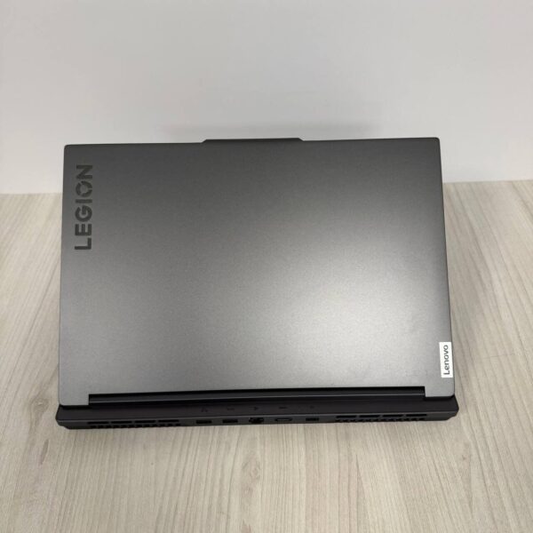 Ігровий ноутбук Lenovo Legion Slim 5 16APH8 / 16" (2560x1600) IPS / AMD Ryzen 7 7840HS (8 (16) ядер по 3.8 - 5.1 GHz) / 16 GB DDR5 / 512 GB SSD NVMe / nVidia GeForce RTX 4060, 8 GB GDDR6, 128-bit / WebCam - Зображення 3