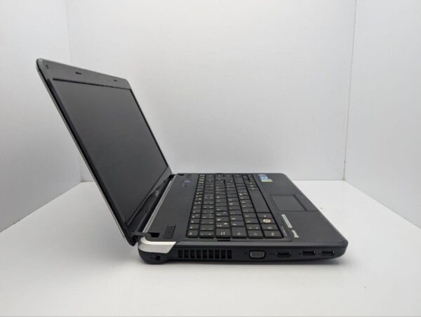 Ноутбук Fujitsu LifeBook LH531 / 14" (1366x768) TN / Intel Core i5-2430M (2 (4) ядра по 2.4 - 3.0 GHz) / 6 GB DDR3 / 500 GB HDD / Intel HD Graphics 3000 / WebCam / DVD-ROM - Зображення 3