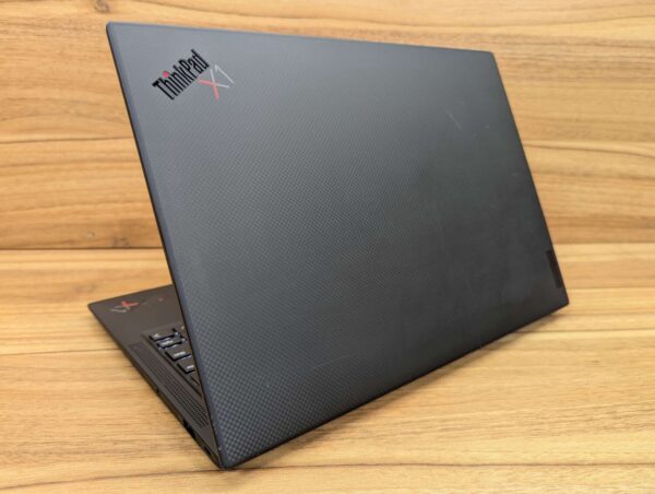 Ультрабук Lenovo ThinkPad X1 Carbon Gen9 / 14" (3840x2400) IPS / Intel Core i7-1185G7 (4 (8) ядра по 3.0 - 4.8 GHz) / 32 GB DDR4 / 512 GB SSD / Intel Iris Xe Graphics / WebCam / Windows 10 - Зображення 7