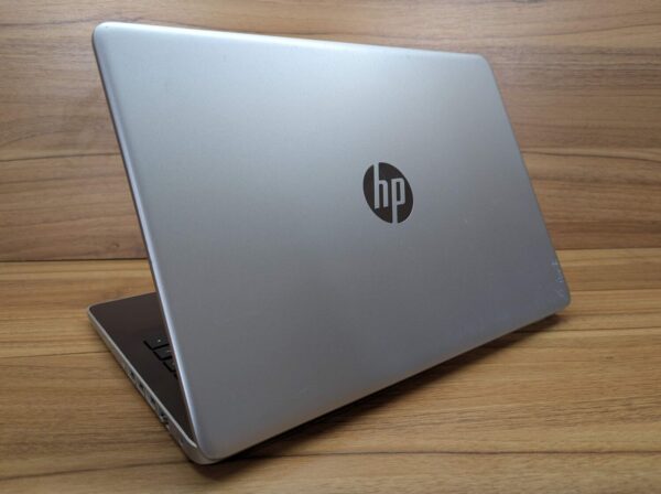 Ноутбук Б-клас HP 14-dk0002dx / 14" (1366x768) TN / AMD A9-9425 (2 ядра по 3.1 - 3.7 GHz) / 8 GB DDR4 / 240 GB SSD / AMD Radeon R5 Graphics / WebCam / Windows 10 - Зображення 6
