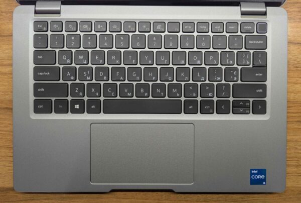 Ультрабук Dell Latitude 5320 / 13.3" (1920x1080) IPS / Intel Core i5-1135G7 (4 (8) ядра по 2.4 - 4.2 GHz) / 16 GB DDR4 / 512 GB SSD / Intel Iris Xe Graphics / WebCam / TouchID / Windows 10 - Зображення 3