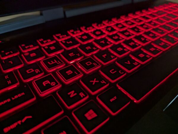 Ігровий ноутбук HP OMEN 15-dc0045nr / 15.6" (1920x1080) IPS / Intel Core i7-8750H (6 (12) ядер по 2.2 - 4.1 GHz) / 32 GB DDR4 / 512 GB SSD / nVidia GeForce GTX 1070, 8 GB GDDR5, 256-bit / WebCam / Windows 10 - Зображення 6