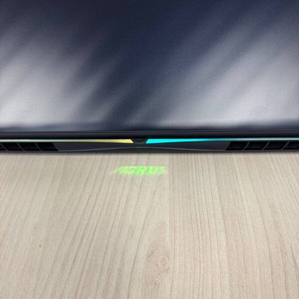 Ігровий ноутбук Б-клас Gigabyte Aorus Master 16 BZH / 16" (2560x1600) IPS / Intel Core Ultra 9 275HX (24 ядра по 2.1 - 5.4 GHz) / 32 GB DDR5 / 2000 GB SSD NVMe / nVidia GeForce RTX 5090, 24 GB GDDR7, 256-bit / WebCam - Зображення 8
