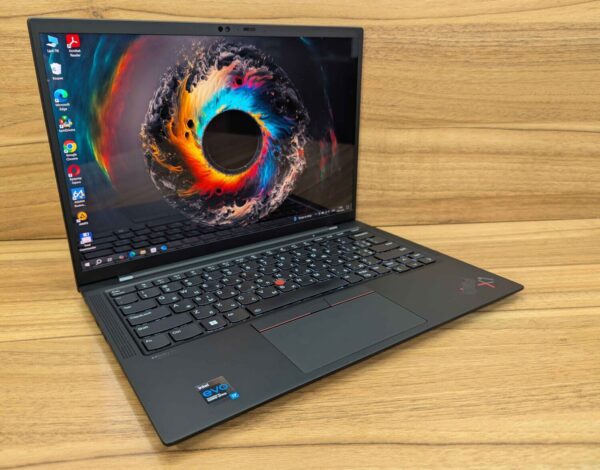 Ультрабук Lenovo ThinkPad X1 Carbon Gen9 / 14" (3840x2400) IPS / Intel Core i7-1185G7 (4 (8) ядра по 3.0 - 4.8 GHz) / 32 GB DDR4 / 512 GB SSD / Intel Iris Xe Graphics / WebCam / Windows 10 - Зображення 4