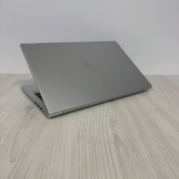 Ультрабук Б-клас HP ProBook 450 G8 / 15.6" (1920x1080) IPS / Intel Core i5-1135G7 (4 (8) ядра по 2.4 - 4.2 GHz) / 8 GB DDR4 / 256 GB SSD NVMe / Intel Iris Xe Graphics / WebCam - Зображення 6
