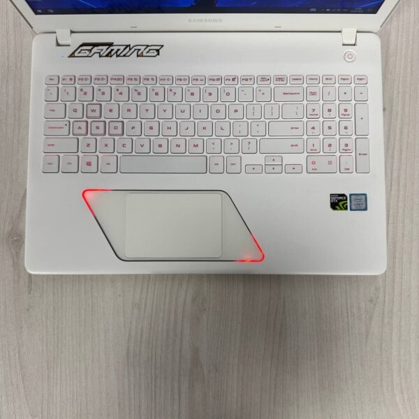 Ігровий ноутбук Samsung Odyssey NP800G5H-X02US White / 15.6" (1920x1080) IPS / Intel Core i7-7700HQ (4 (8) ядра по 2.8 - 3.8 GHz) / 8 GB DDR4 / 256 GB SSD NVMe / nVidia GeForce GTX 1050, 4 GB GDDR5, 128-bit / WebCam - Зображення 7