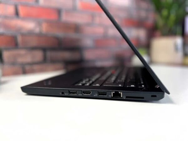 Ультрабук Lenovo ThinkPad A485 / 14" (1920x1080) IPS / AMD Ryzen 5 2500U (4 (8) ядра по 2.0 - 3.6 GHz) / 16 GB DDR4 / 256 GB SSD M.2 / AMD Radeon RX Vega 8 Graphics / WebCam / Win 10 Pro - Зображення 3