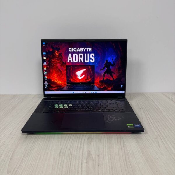 Ігровий ноутбук Б-клас Gigabyte Aorus Master 16 BZH / 16" (2560x1600) IPS / Intel Core Ultra 9 275HX (24 ядра по 2.1 - 5.4 GHz) / 32 GB DDR5 / 2000 GB SSD NVMe / nVidia GeForce RTX 5090, 24 GB GDDR7, 256-bit / WebCam - Зображення 2
