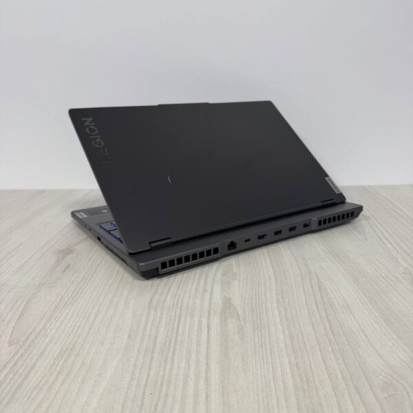 Ігровий ноутбук Б-клас Lenovo Legion 5 15ARH7H / 15.6" (1920x1080) IPS / AMD Ryzen 7 6800H (8 (16 ядер по 3.2 - 4.7 GHz) / 16 GB DDR5 / 512 GB SSD NVMe / nVidia GeForce RTX 3060, 6 GB GDDR6, 192-bit / WebCam - Зображення 6