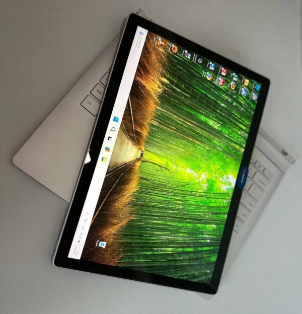 Ігровий ультрабук-трансформер Microsoft Surface Book 2 / 15.0" (3000x2000) IPS Touch / Intel Core i7-8650U (4 (8) ядра по 1.9 - 4.2 GHz) / 8 GB DDR4 / 256 GB SSD / nVidia GeForce GTX 1050, 2 GB GDDR5, 128-bit / WebCam / Win 11 Pro - Зображення 3