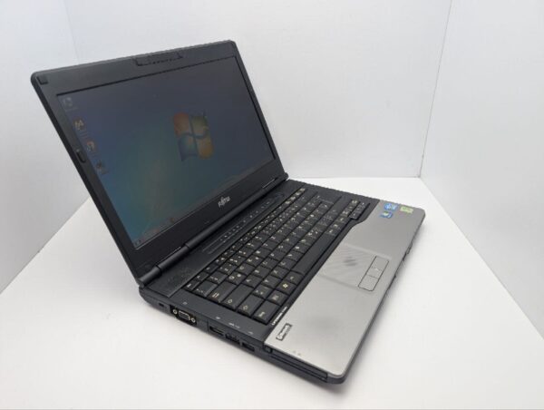 Ноутбук Fujitsu LifeBook S752 / 14" (1366x768) TN / Intel Core i5-3320M (2 (4) ядра по 2.6 - 3.3 GHz) / 6 GB DDR3 / 500 GB HDD / Intel HD Graphics 4400 - Зображення 6