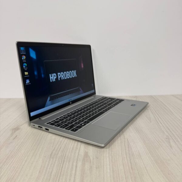 Ультрабук HP ProBook 455 G9 / 15.6" (1920x1080) IPS / AMD Ryzen 7 5825U (8 (16) ядер по 2.0 - 4.5 GHz) / 8 GB DDR4 / 256 GB SSD NVMe / AMD Radeon RX Vega 8 Graphics / WebCam - Зображення 4