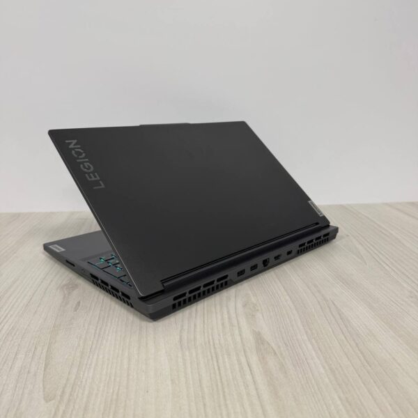 Ігровий ноутбук Lenovo Legion Slim 5 16APH8 / 16" (2560x1600) IPS / AMD Ryzen 7 7840HS (8 (16) ядер по 3.8 - 5.1 GHz) / 16 GB DDR5 / 512 GB SSD NVMe / nVidia GeForce RTX 4060, 8 GB GDDR6, 128-bit / WebCam - Зображення 6