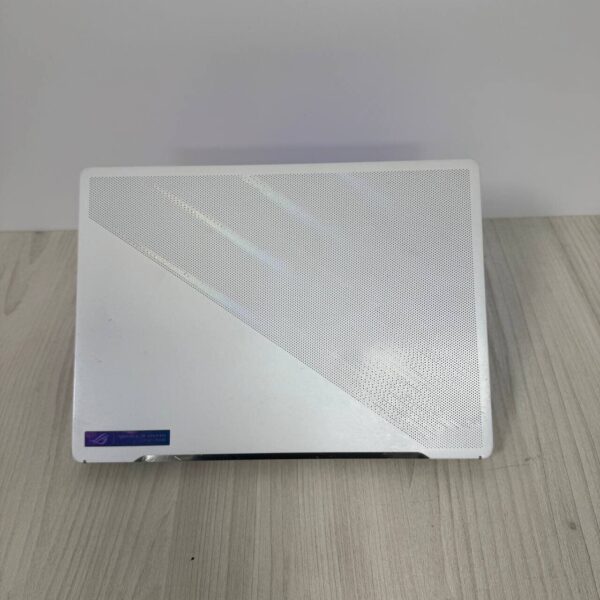 Ігровий ультрабук Б-клас Asus ROG Zephyrus G14 GA402RK / 14" (2560x1600) IPS / AMD Ryzen 9 6900HS (8 (16) ядер по 3.3 - 4.9 GHz) / 16 GB DDR5 / 1000 GB SSD NVMe / AMD Radeon RX 6800S, 8 GB GDDR6, 128-bit / WebCam - Зображення 3