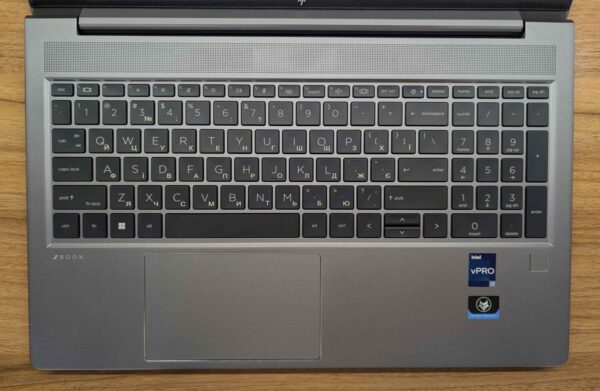 Мобільна робоча станція Б-клас HP zBook Power G9 / 15.6" (1920x1080) IPS / Intel Core i7-12800H (14 (20) ядер по 3.7 - 4.8 GHz) / 32 GB DDR5 / 512 GB SSD / nVidia RTX A1000, 4 GB GDDR6, 128-bit / WebCam / TouchID / Windows 11 - Зображення 2