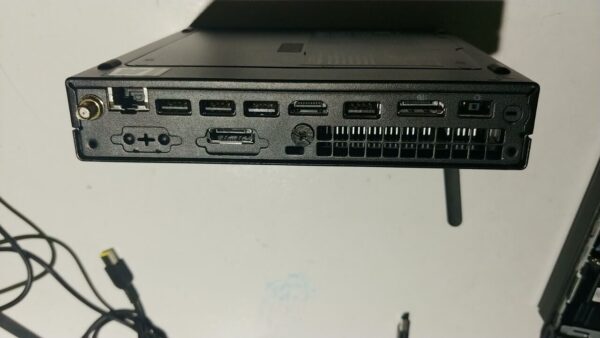 Неттоп Lenovo ThinkCentre M70q USFF / Intel Core i5-10400T (6 (12) ядер по 2.0 - 3.6 GHz) / 16 GB DDR4 / 256 GB SSD / Intel HD Graphics 630 / Win 11 Pro - Зображення 3