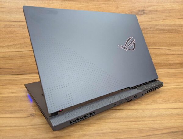 Ігровий ноутбук Asus ROG Strix G713PI / 17.3" (2560x1440) IPS / AMD Ryzen 9 7945HX (16 (32) ядер по 2.5 - 5.4 GHz) / 32 GB DDR5 / 1000 GB SSD / nVidia GeForce RTX 4070, 8 GB GDDR6, 128-bit / WebCam / Windows 11 - Зображення 8