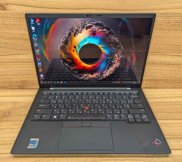 Ультрабук Lenovo ThinkPad X1 Carbon Gen9 / 14" (3840x2400) IPS / Intel Core i7-1185G7 (4 (8) ядра по 3.0 - 4.8 GHz) / 32 GB DDR4 / 512 GB SSD / Intel Iris Xe Graphics / WebCam / Windows 10 - Зображення 2