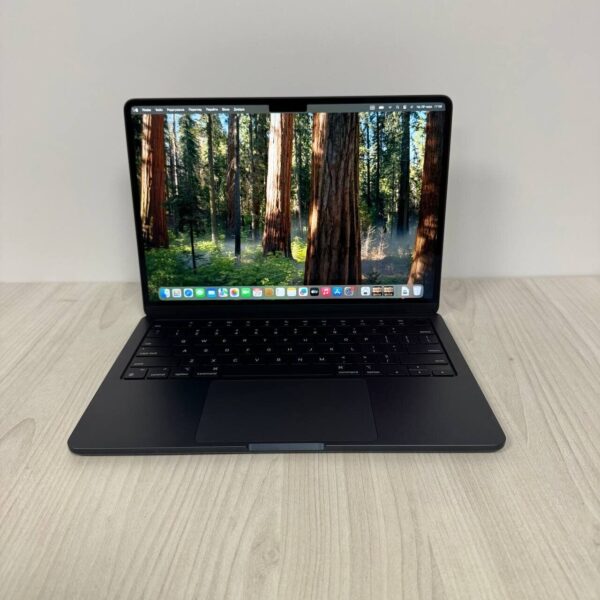 Ультрабук Apple MacBook Air 13 M3 A3113 (2024) / 13.3" (2560x1664) IPS / Apple M3 (8 ядер по 2.7 - 4.1 GHz) / 16 GB DDR5 / 250 GB SSD / Apple M3 Graphics / WebCam / MacOS - Зображення 2
