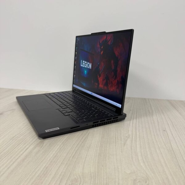 Ігровий ноутбук Lenovo Legion Slim 5 16APH8 / 16" (2560x1600) IPS / AMD Ryzen 7 7840HS (8 (16) ядер по 3.8 - 5.1 GHz) / 16 GB DDR5 / 512 GB SSD NVMe / nVidia GeForce RTX 4060, 8 GB GDDR6, 128-bit / WebCam - Зображення 5