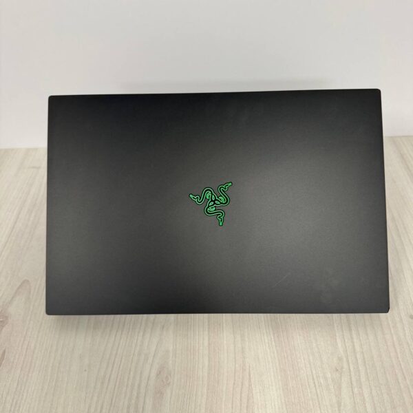 Ігровий ноутбук Б-клас Razer Blade 17 RZ09-0314 / 17.3" (1920x1080) IPS / Intel Core i7-9750H (6 (12) ядра по 2.6 - 4.5 GHz) / 16 GB DDR4 / 1000 GB SSD NVMe / nVidia GeForce RTX 2070 Max-Q, 8 GB GDDR6, 256-bit / WebCam - Зображення 3