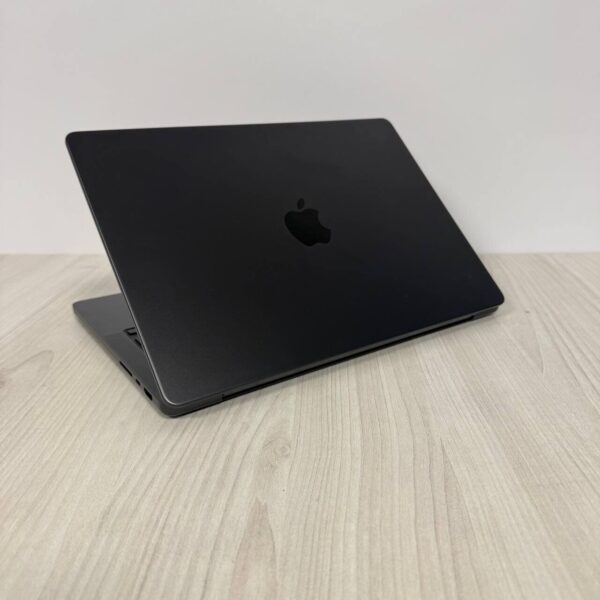 Ультрабук Б-клас Apple MacBook Pro 14 A3112 (2024) / 14.2" (3024x1964) IPS / Apple M4 (10 ядер по 2.85 - 4.5 GHz) / 16 GB DDR5 / 500 GB SSD NVMe / Apple M4 Graphics / WebCam / MacOS - Зображення 6