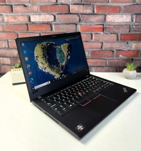 Ультрабук Lenovo ThinkPad A485 / 14" (1920x1080) IPS / AMD Ryzen 5 2500U (4 (8) ядра по 2.0 - 3.6 GHz) / 16 GB DDR4 / 256 GB SSD M.2 / AMD Radeon RX Vega 8 Graphics / WebCam / Win 10 Pro - Зображення 2