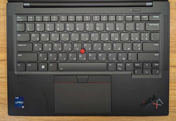Ультрабук Б-клас Lenovo ThinkPad X1 Carbon Gen11 / 14" (1920x1080) IPS / Intel Core i7-1365U (10 (12) ядер по 1.3 - 5.2 GHz) / 32 GB DDR5 / 1000 GB SSD / Intel Iris Xe Graphics / WebCam / Windows 11 - Зображення 3