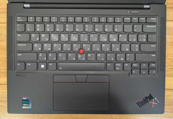 Ультрабук Lenovo ThinkPad X1 Carbon Gen9 / 14" (3840x2400) IPS / Intel Core i7-1185G7 (4 (8) ядра по 3.0 - 4.8 GHz) / 32 GB DDR4 / 512 GB SSD / Intel Iris Xe Graphics / WebCam / Windows 10 - Зображення 3