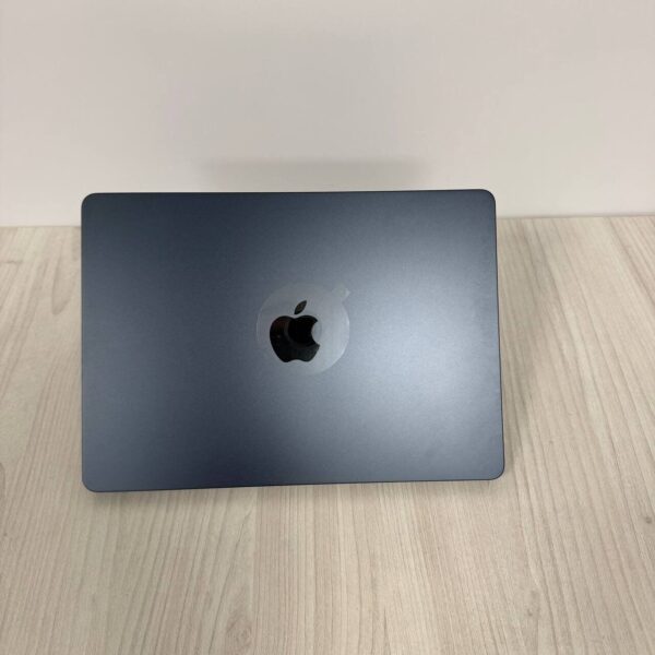 Ультрабук Apple MacBook Air 13 M3 A3113 (2024) / 13.3" (2560x1664) IPS / Apple M3 (8 ядер по 2.7 - 4.1 GHz) / 16 GB DDR5 / 250 GB SSD / Apple M3 Graphics / WebCam / MacOS - Зображення 3