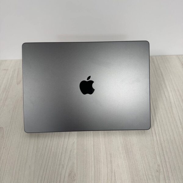 Ультрабук Б-клас Apple MacBook Pro 14 A3112 (2024) / 14.2" (3024x1964) IPS / Apple M4 (10 ядер по 2.85 - 4.5 GHz) / 16 GB DDR5 / 500 GB SSD NVMe / Apple M4 Graphics / WebCam / MacOS - Зображення 3