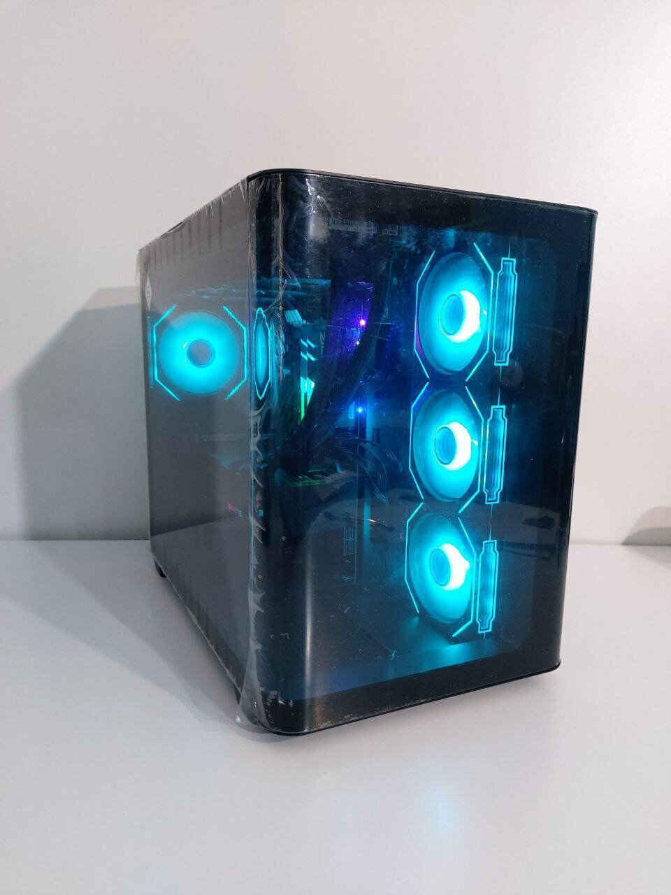 Ігровий ПК AeroCool P500-G-BK-v1 Tower / Intel Core i7-9700KF (8 ядер по 3.6 - 4.9 GHz) / 16 GB DDR4 / 512 GB SSD M.2 / nVidia GeForce GTX 1080 Ti, 11 GB GDDR5X, 352-bit / 500W + Кабелі (живлення та DVI), перехідник DisplayPort